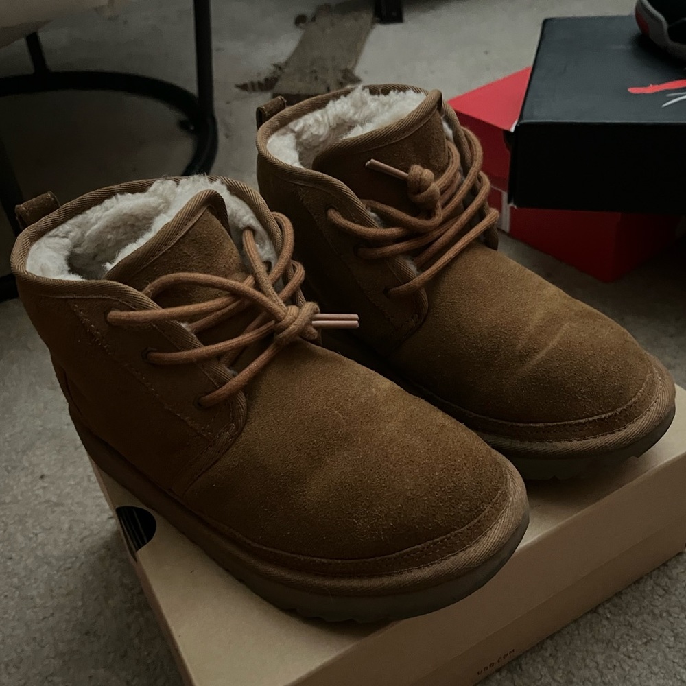 UGG BOOTS SIZE 4